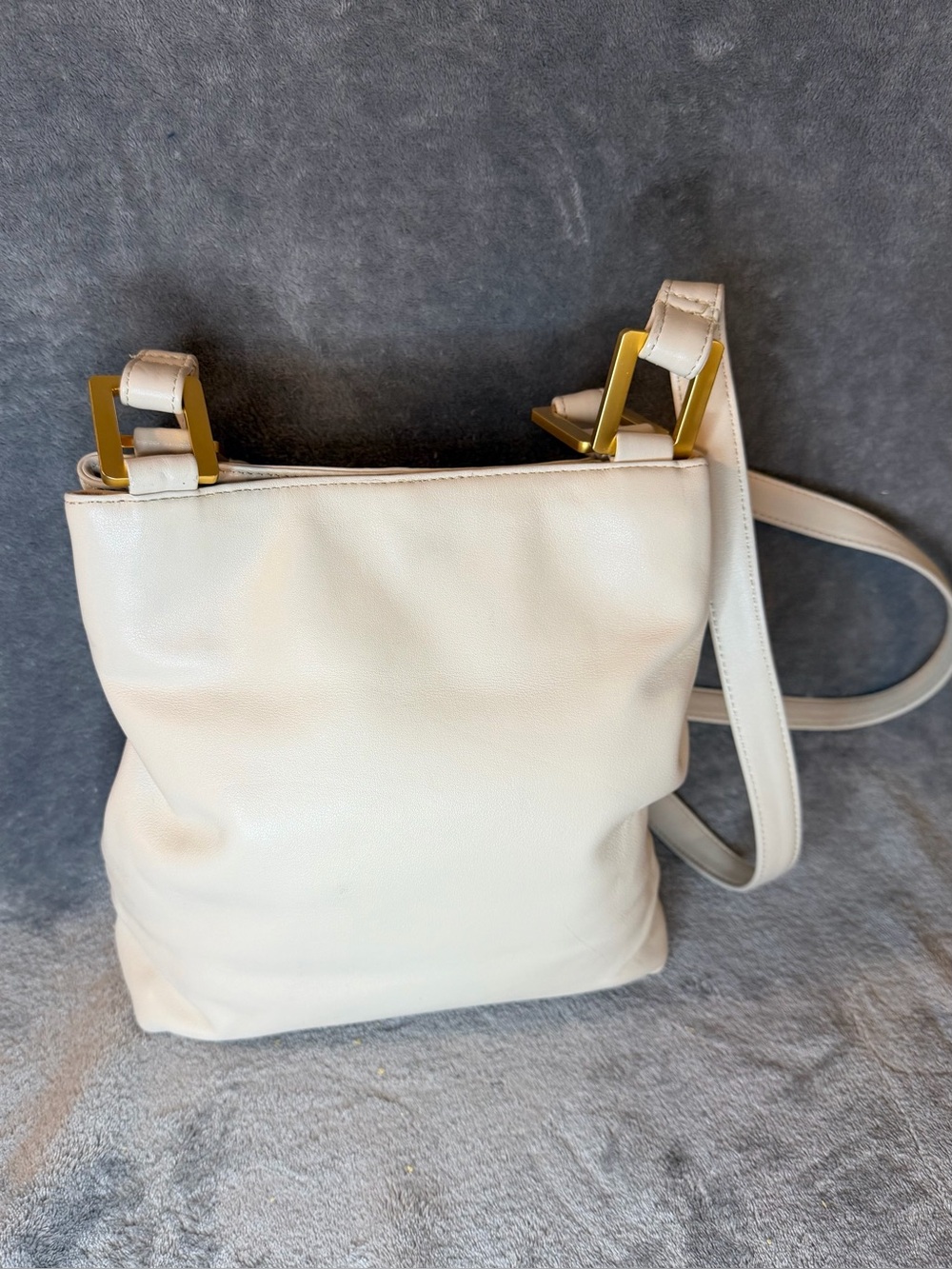 Americana by Sharif White Leather Shoulder Bag with Gold Hardware - Picture 6 of 9